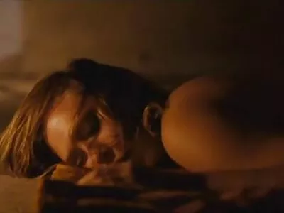 Blonde meid springt op en neer nl sexfilms op een dik stuk lul