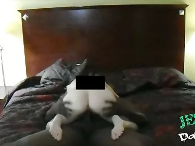 Tiener babe is een echte sex brutale meid en houdt van sexfilm oudere vrouwen stikken in dik vlees