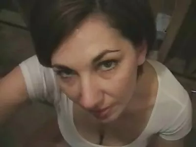 Blonde tiener krijgt haar kutje bespeeld en geneukt na een gay sexfilmpjes massage