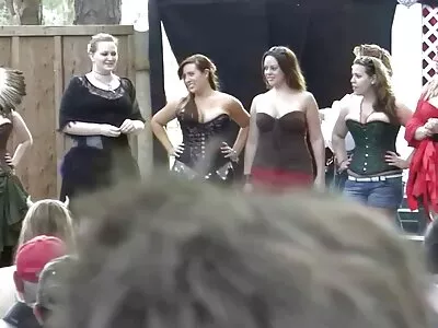 Brunette tiener met grote sexy filmpjes gratis kont geniet ervan om in elk gaatje geneukt te worden