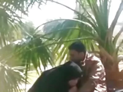 Mooie brunette berijdt die grote nederlandstalige sexfilms pik in POV scene