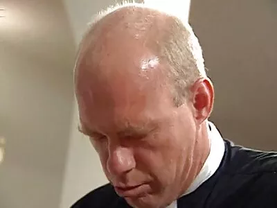 Brunette pornoster wordt sex films lang blij van twee kerels