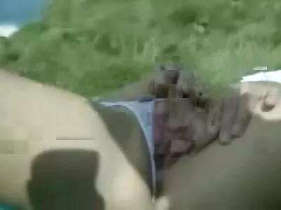 Sexy stiefmoeder vraagt gratis seksfilms kijken ​​om mee te doen met een tienerpaar voor een trio