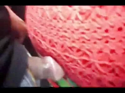 Dronken en geile brunettes hebben lesbische seks op nieuwe sexfilmpjes het toilet