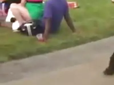 Blonde MILF en sexy stiefdochter hebben plezier met een gratis harde pornofilms tienerjongen