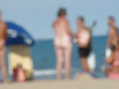 Massagetherapie van rondborstige verlegen gratis sexfilmjes tiener verandert in een neuksessie