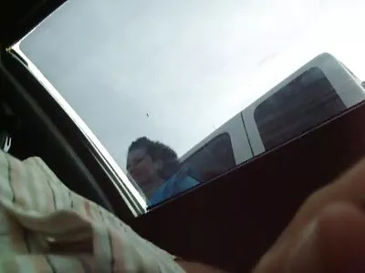 Tiener schat laat haar kont aan de korte sexfilmpjes buitenkant sodomiseren