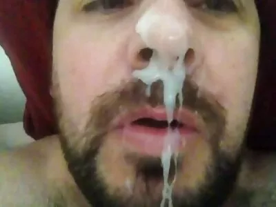 Rondborstige MILF laat hem al haar lichaamscharmes lesbische seksfilms ontdekken