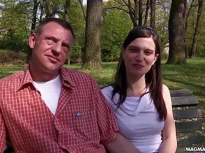 Hete brunette babe krijgt een harde kloppende lul in haar pornofilms on line poesje