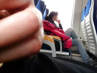 Aziatische teef met grote kont berijdt lul free pornofilm na van achteren te neuken