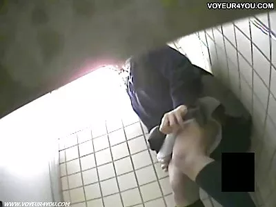 De geile fotograaf maakt foto's gratis lesbie sex film en neukt haar tegelijkertijd
