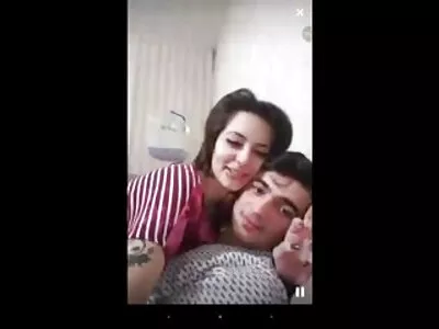 Absoluut prachtige nederlandstalige sex films brunette staat open voor anaal plezier